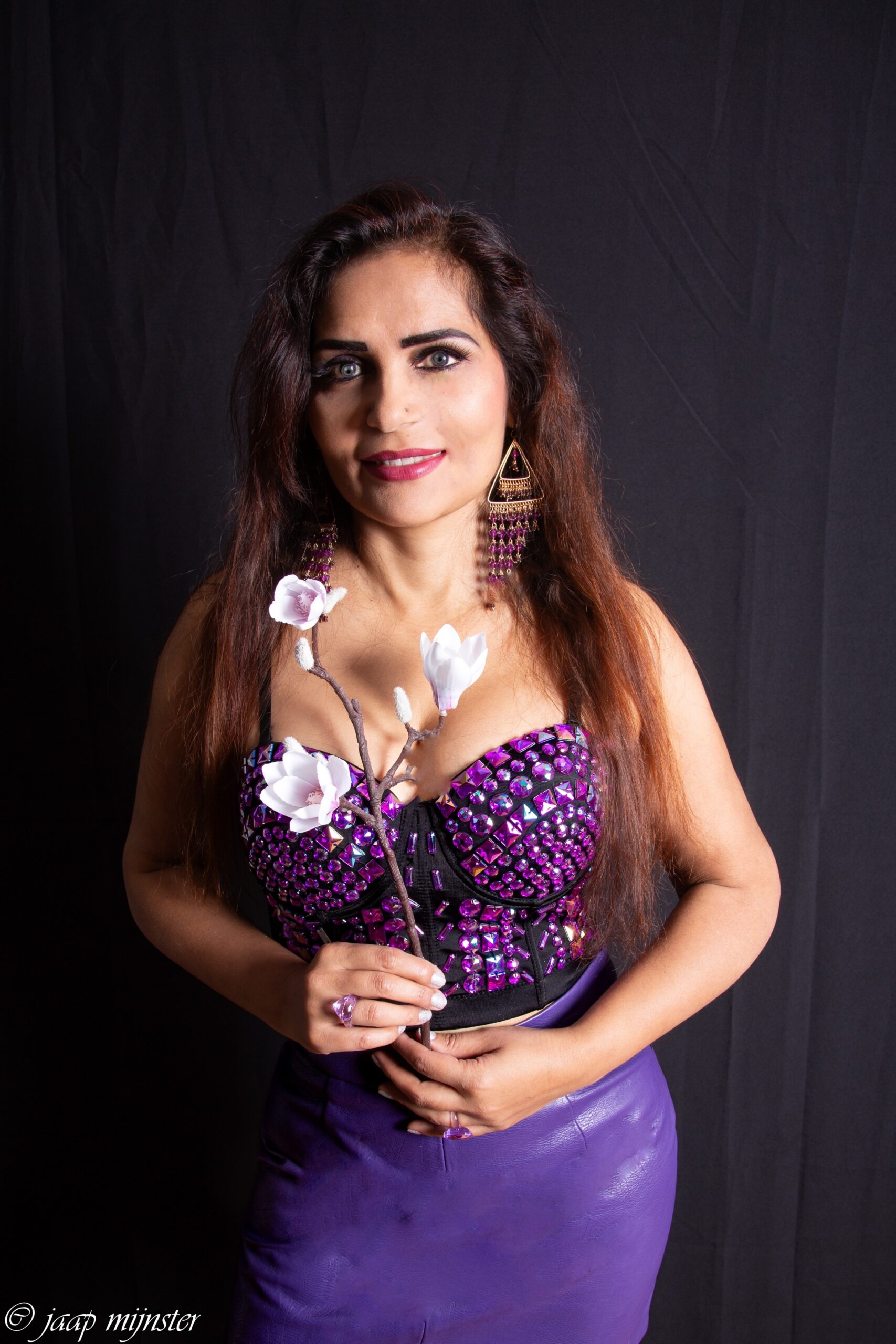 Picsart_23-12-21_23-44-02-633 Ahillya belly dancer